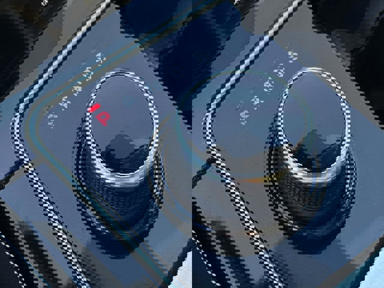 Used 2019 Land Rover Range Rover Velar S image 17