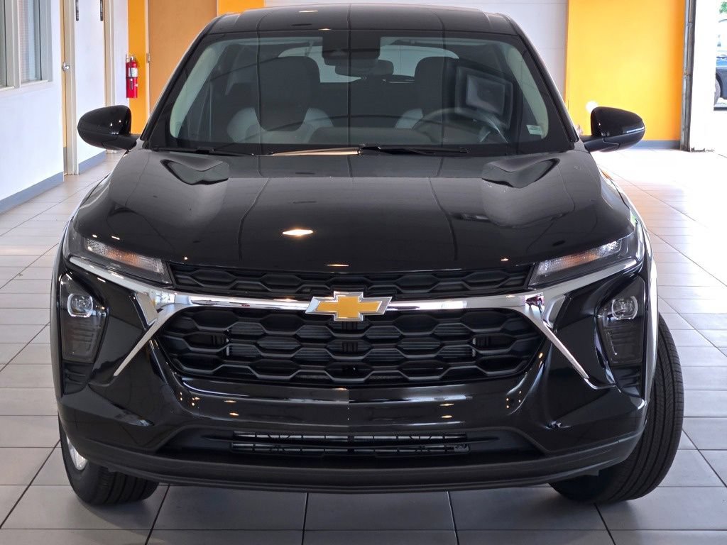 New 2026 Chevrolet Trax LS w/ LS Convenience Package FWD image 2