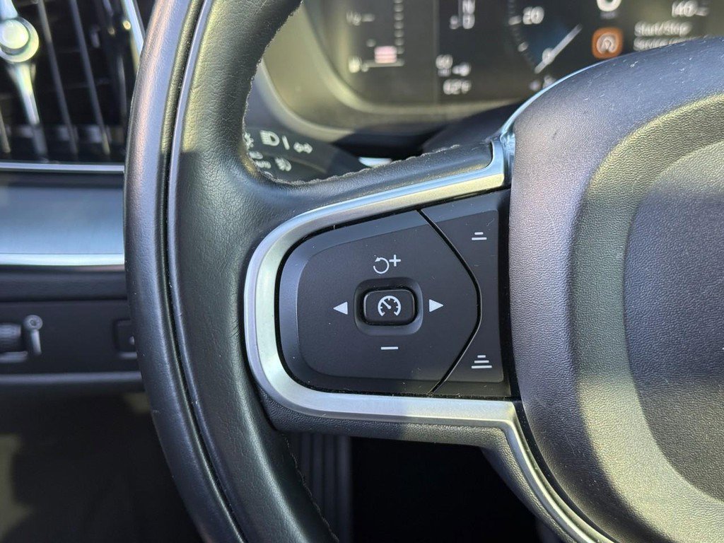 Used 2018 Volvo XC60 T6 Momentum w/ Vision Package AWD/4WD image 21