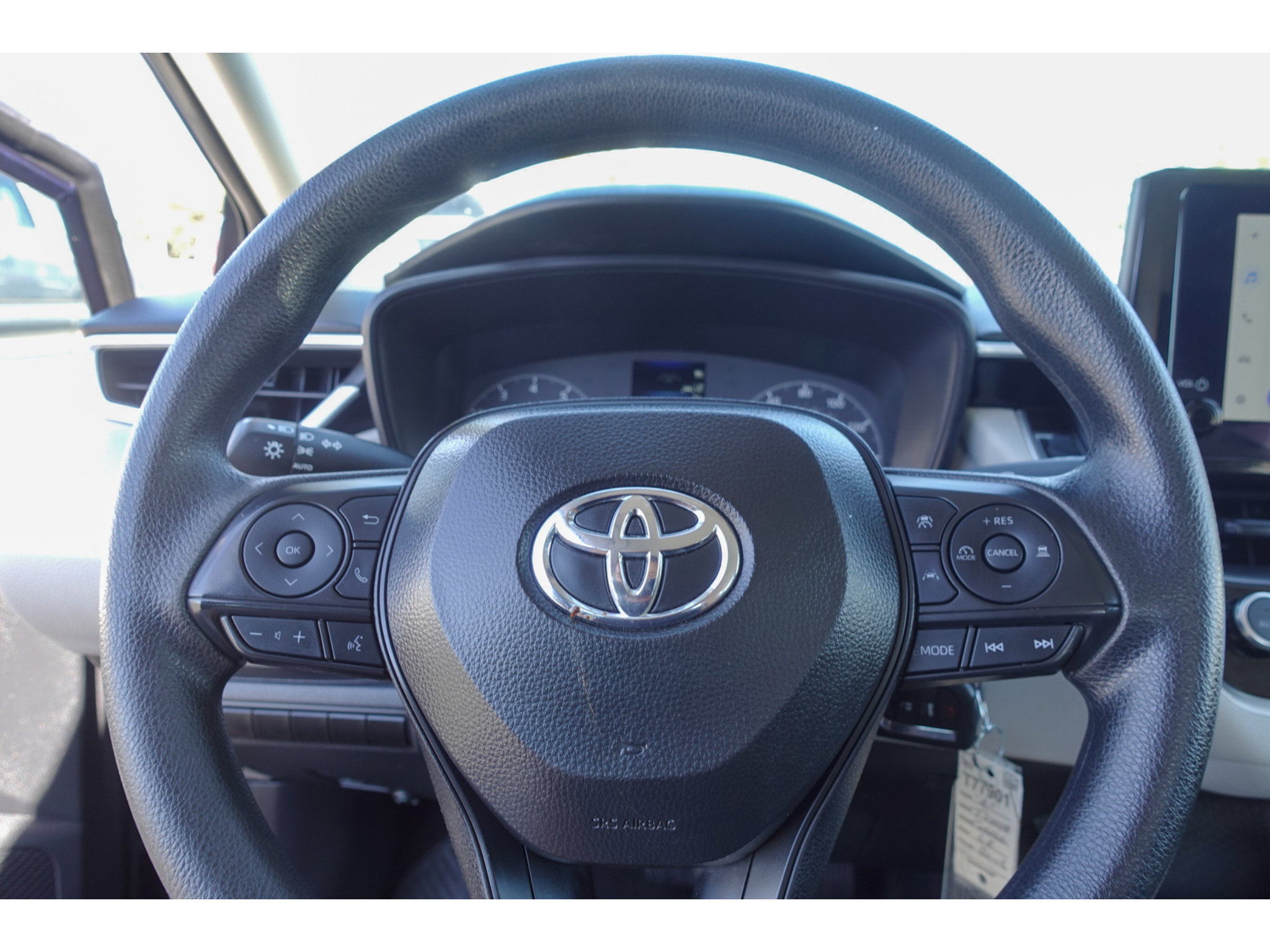 Used 2025 Toyota Corolla LE FWD image 12