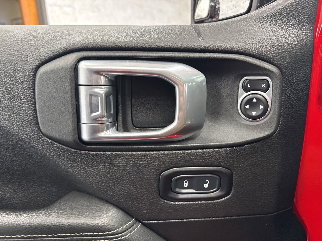 Used 2021 Jeep Wrangler Unlimited Sahara w/ LED Lighting Group AWD/4WD image 39