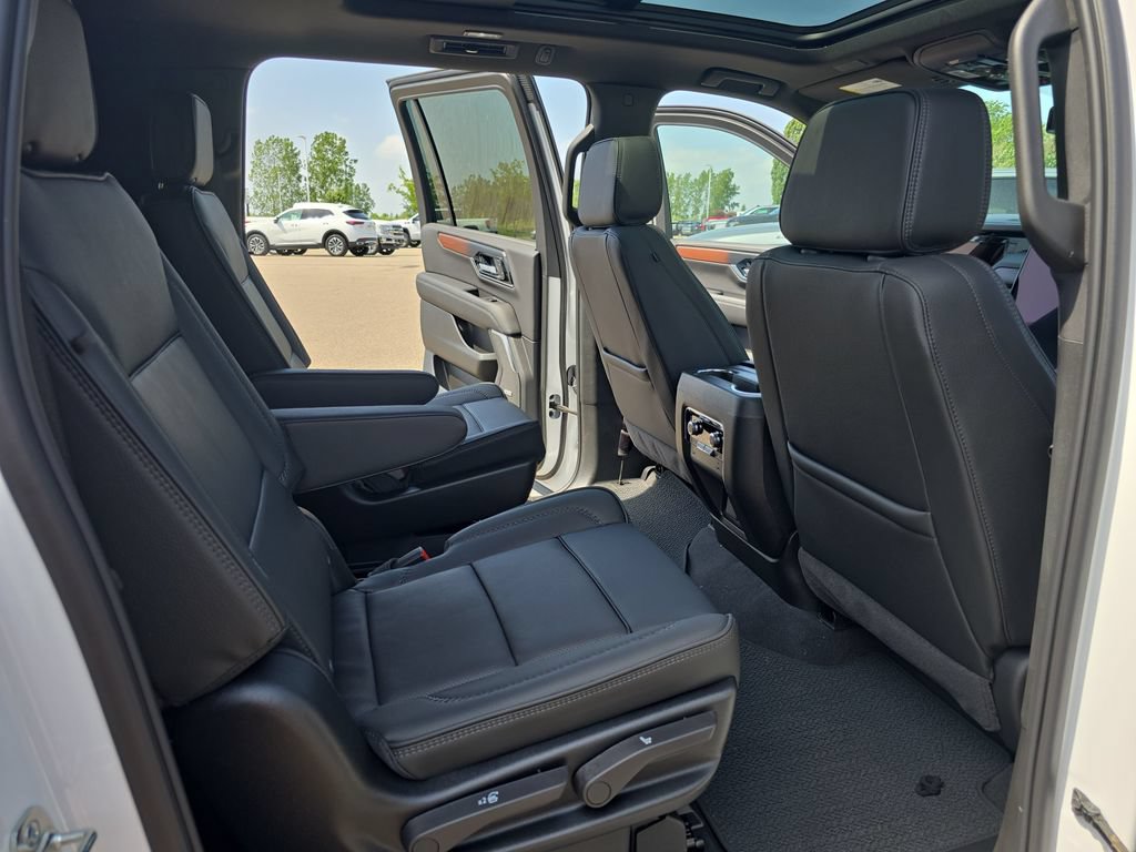 New 2026 GMC Yukon XL Denali w/ Sun & Power Step Package AWD/4WD image 11