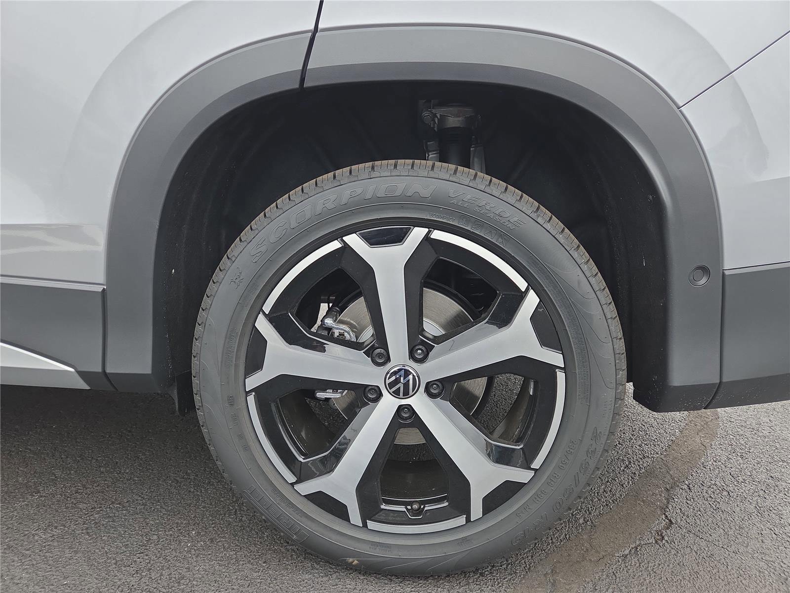 New 2026 Volkswagen Tiguan SE image 10