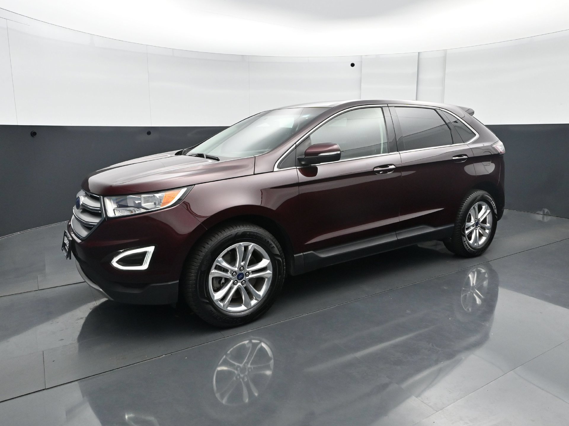 Used 2018 Ford Edge SEL w/ Equipment Group 201A AWD/4WD image 2