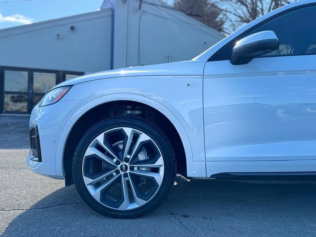 Used 2023 Audi Q5 2.0T Prestige w/ Prestige Package image 9