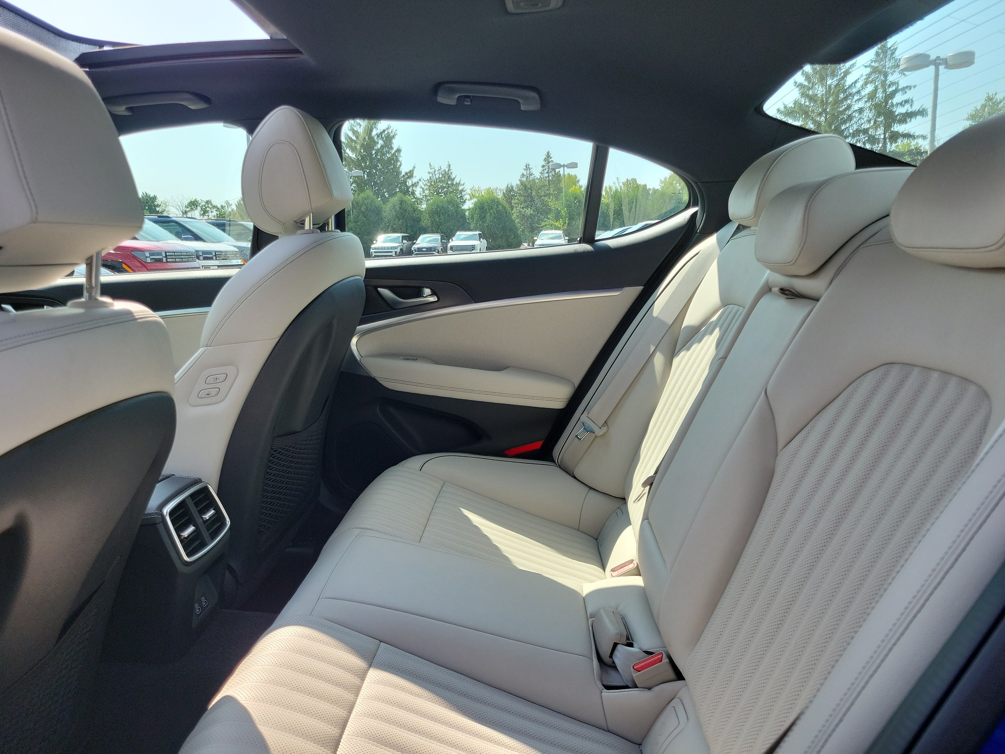 Used 2025 Genesis G70 3.3T Advanced AWD/4WD image 11