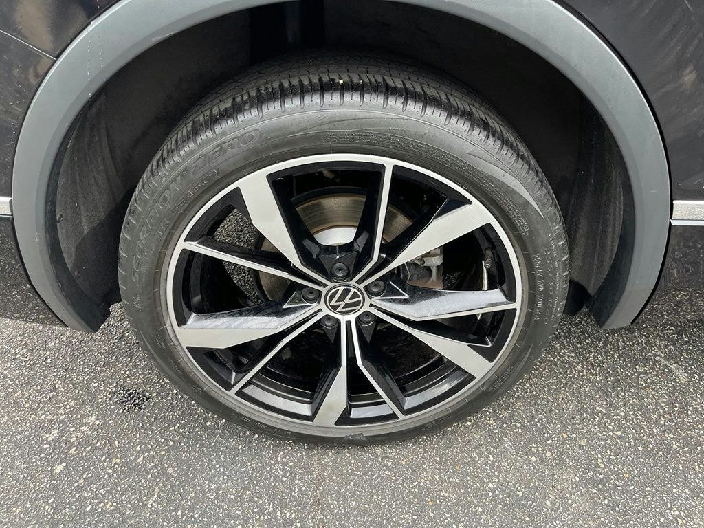 Certified 2024 Volkswagen Tiguan SEL R-Line w/ MDO Package, Two-Row AWD/4WD image 32