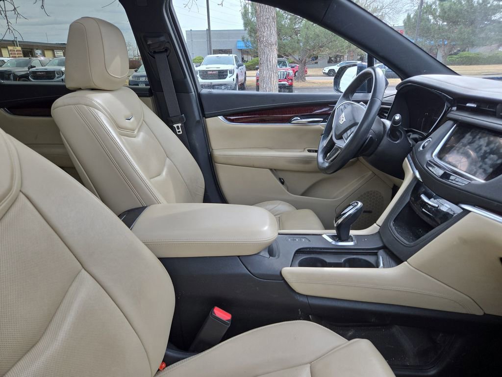 Used 2017 Cadillac XT5 Luxury w/ Driver Awareness Package image 5