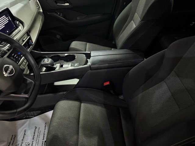 Certified 2025 Nissan Rogue SV image 10