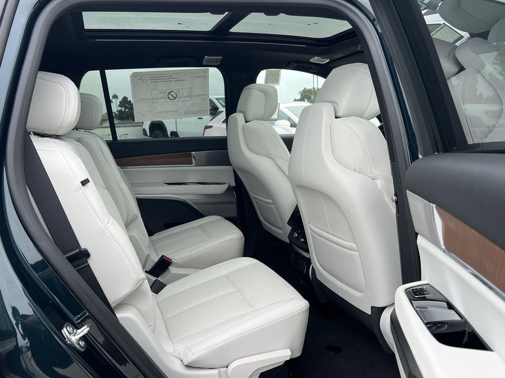 New 2026 Cadillac Vistiq Luxury image 35