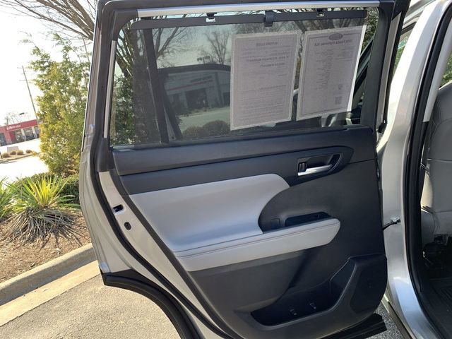 Used 2021 Toyota Highlander XLE image 15