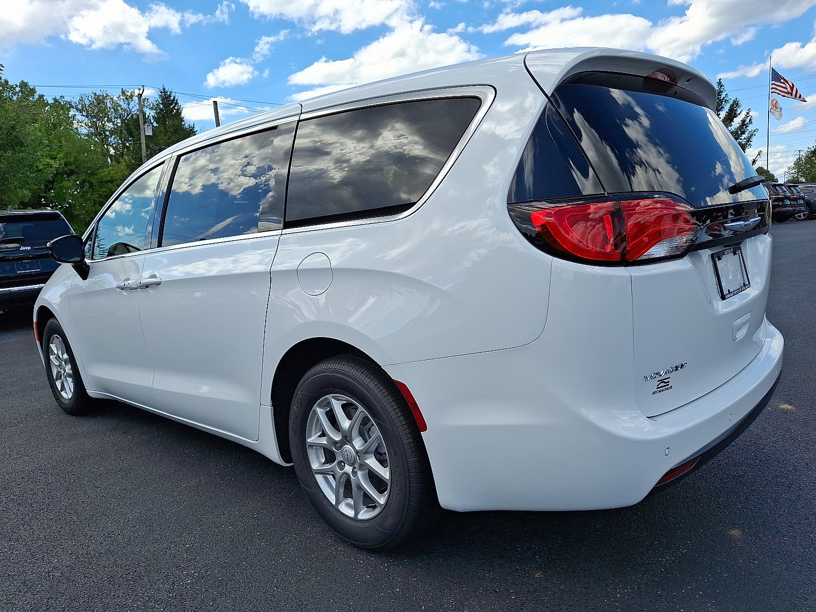 New 2026 Chrysler Voyager LX image 3