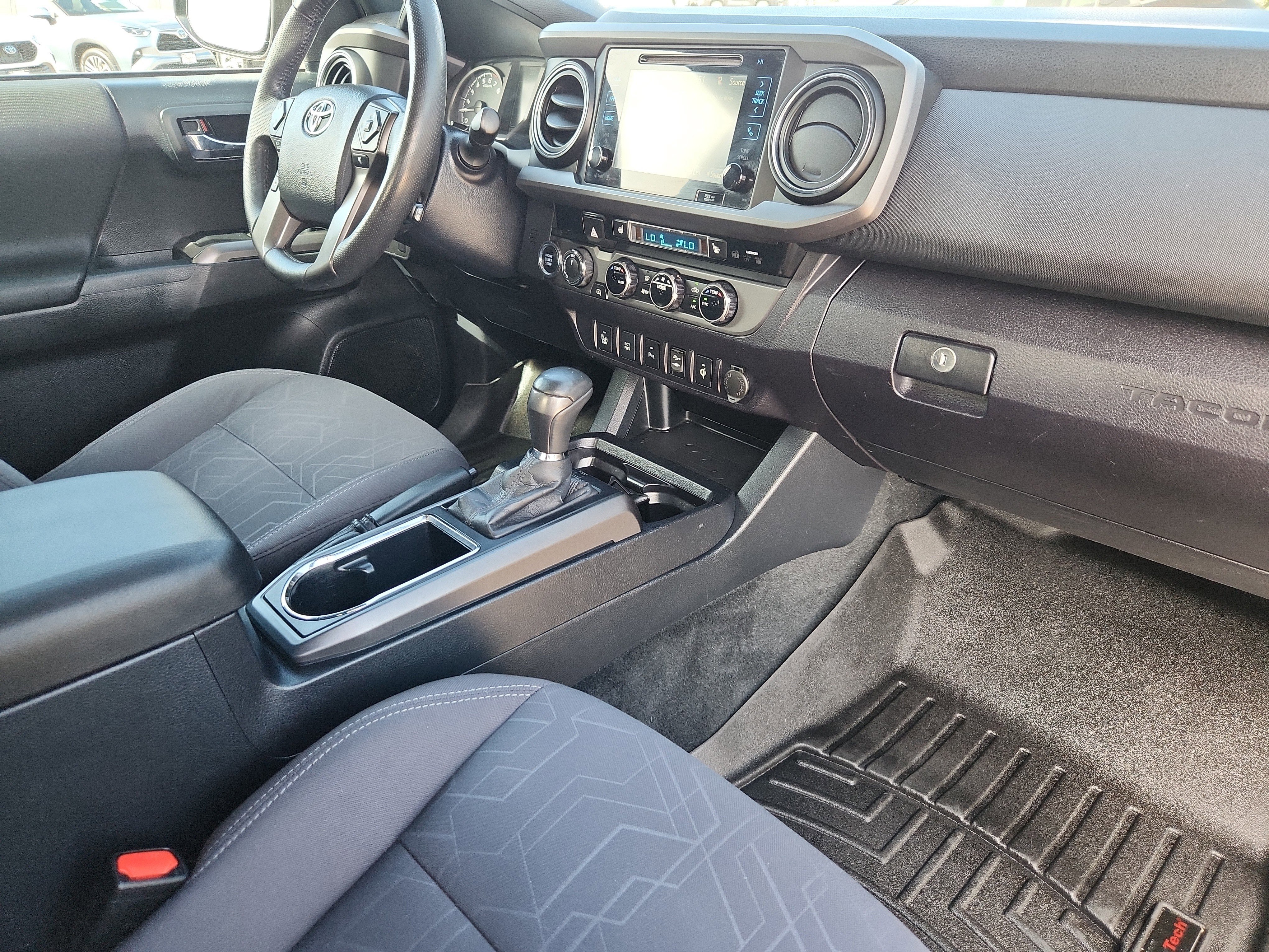 Used 2016 Toyota Tacoma TRD Off-Road w/ Premium & Technology Package image 13