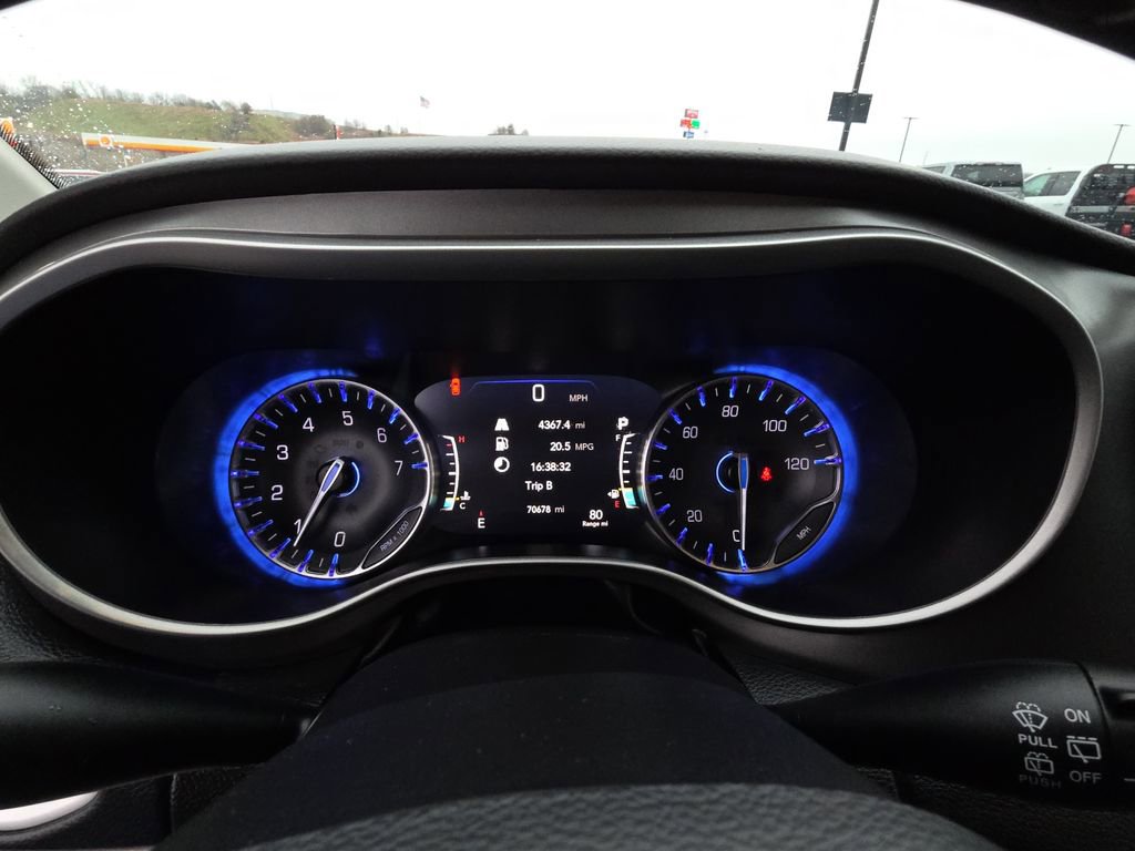 Used 2023 Chrysler Pacifica Touring-L image 16