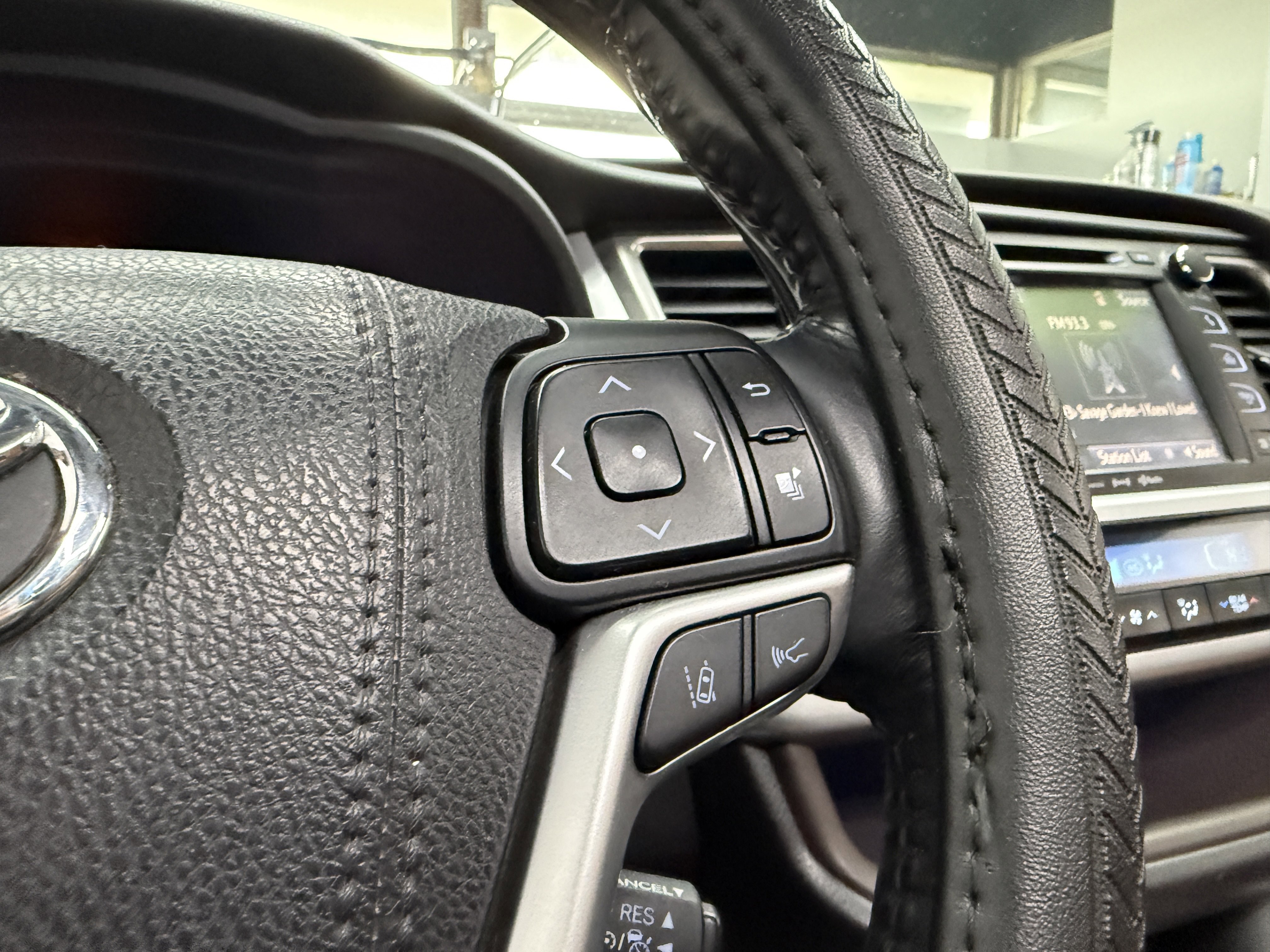 Used 2017 Toyota Highlander Limited image 16