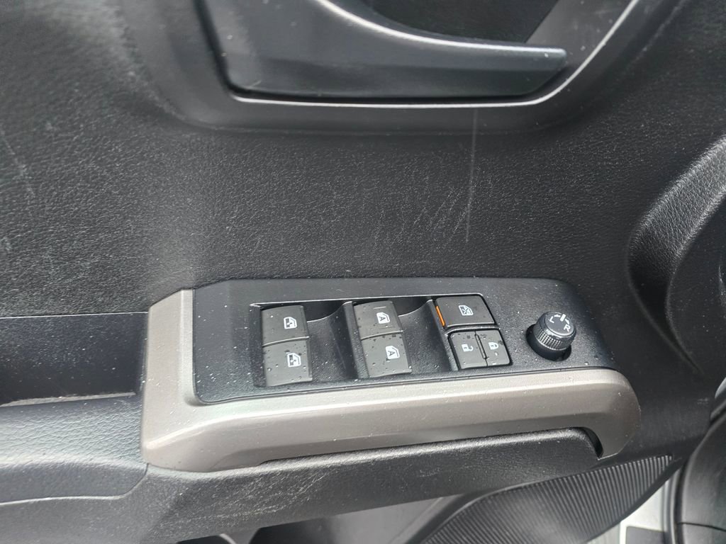 Certified 2023 Toyota Tacoma SR5 AWD/4WD image 18