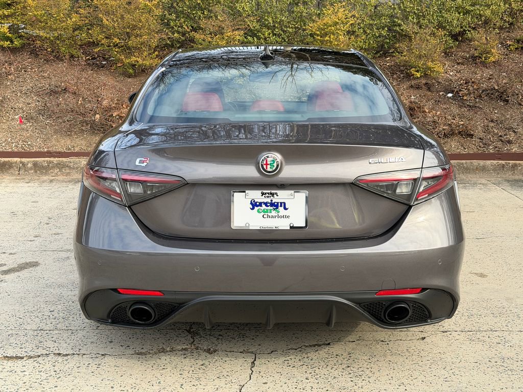 Used 2025 Alfa Romeo Giulia image 4