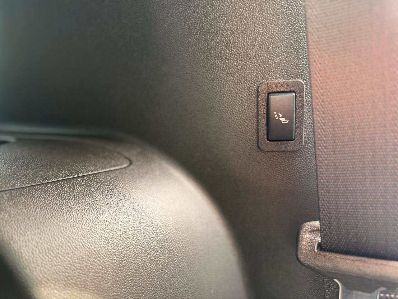 Used 2024 GMC Yukon XL Denali AWD/4WD image 27