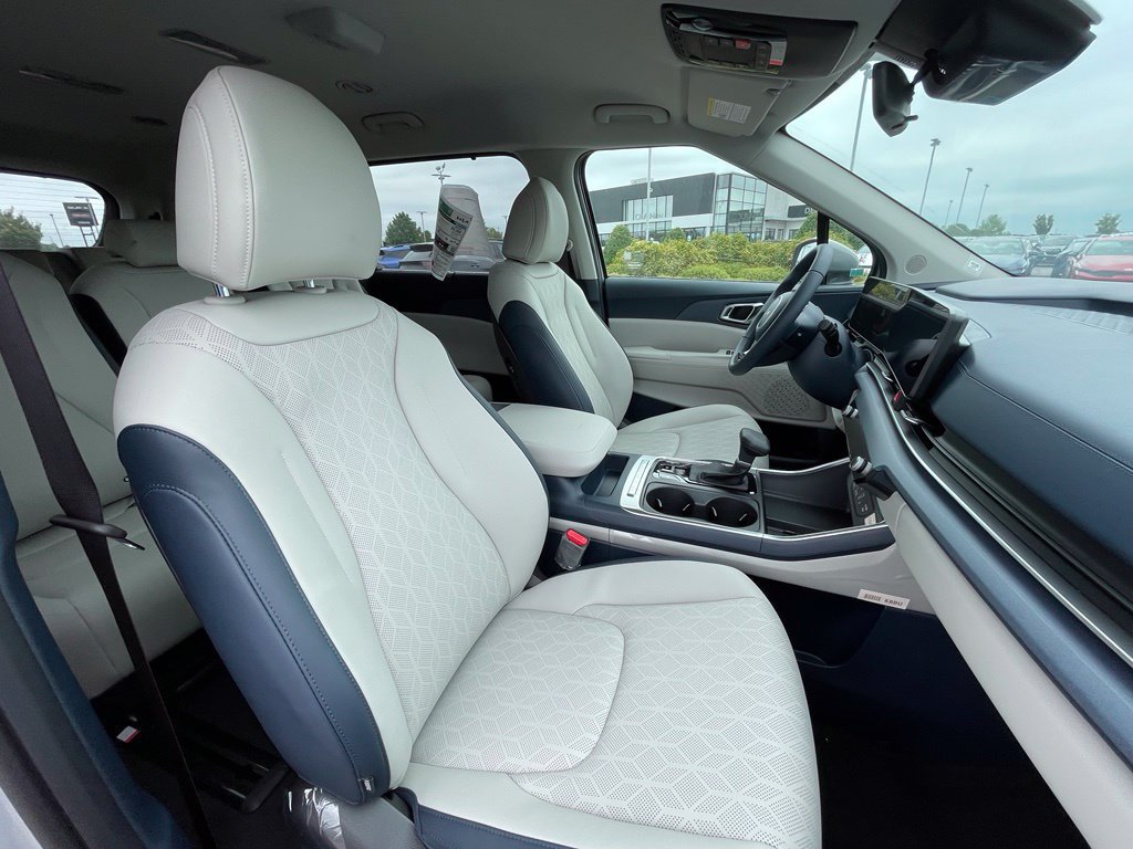 New 2026 Kia Carnival EX FWD image 31