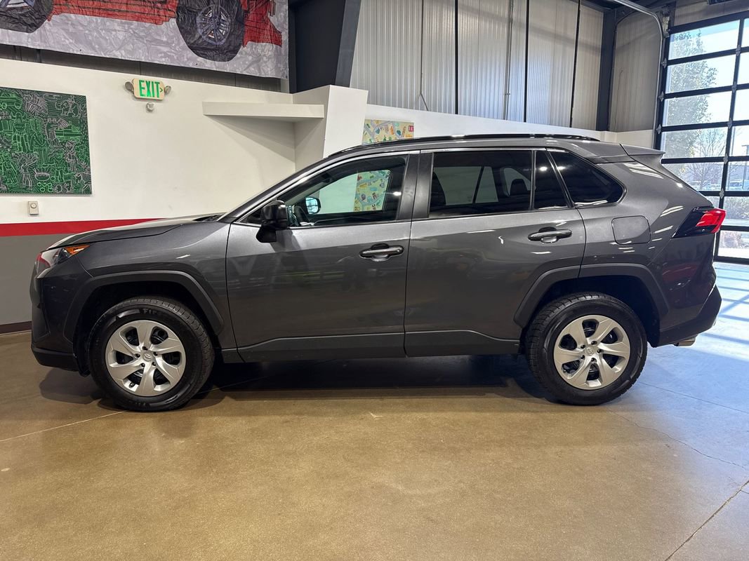 Used 2021 Toyota RAV4 LE AWD/4WD image 4
