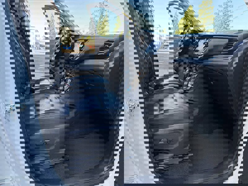 Used 2018 Buick Encore Essence AWD/4WD image 37