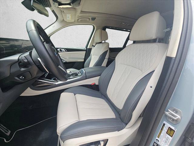 Used 2025 BMW X7 M60i AWD/4WD image 16