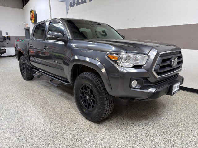 Used 2022 Toyota Tacoma SR5 w/ Technology Package image 44