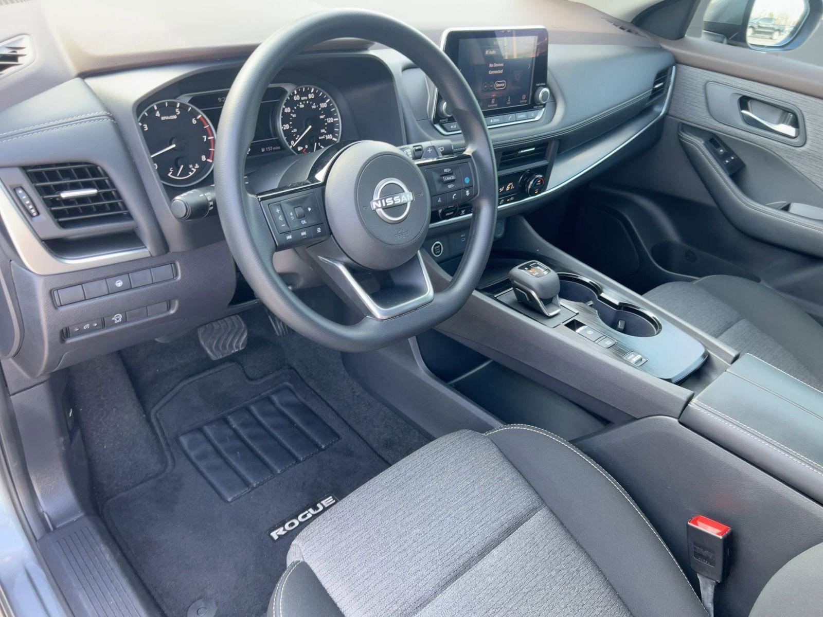 Used 2023 Nissan Rogue SV image 4