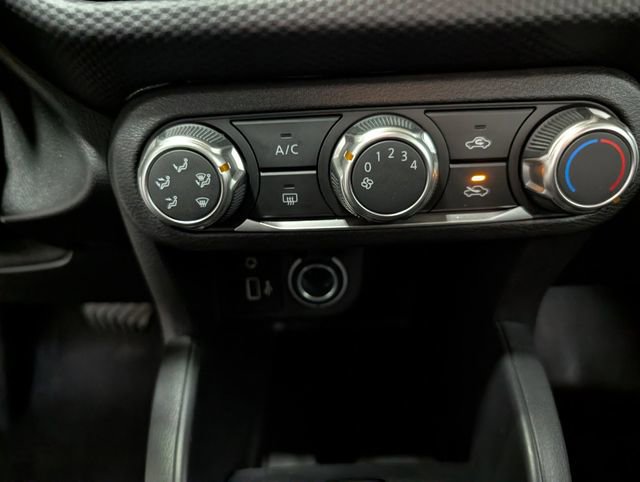 Used 2025 Nissan Kicks Play S image 21