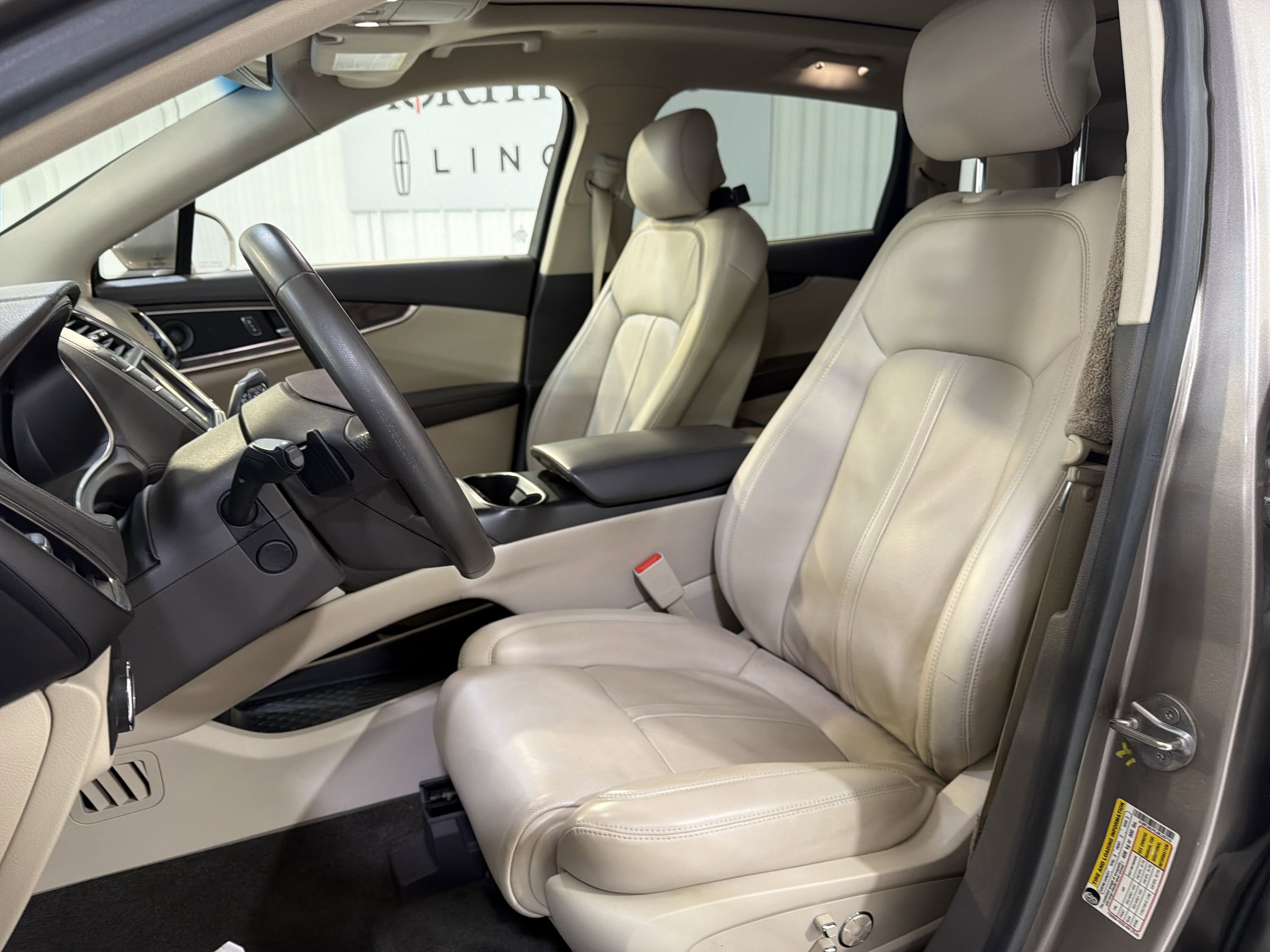 Used 2018 Lincoln MKX Reserve w/ Driver Assistance Package FWD image 10