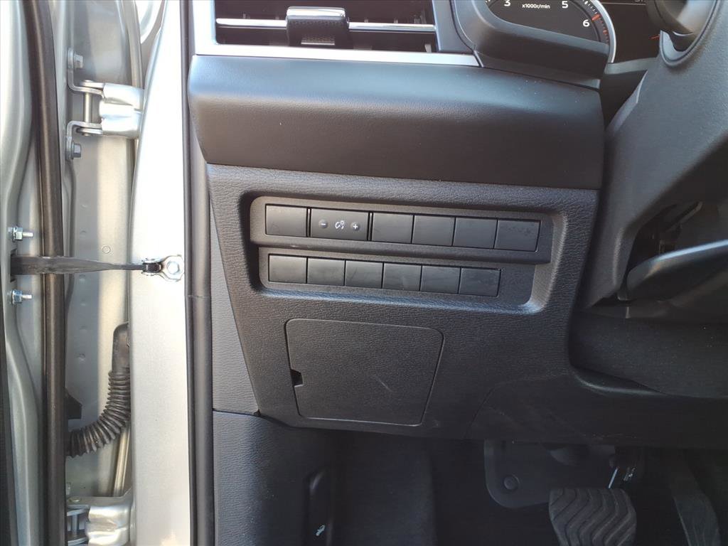 Used 2025 Mitsubishi Outlander ES image 17