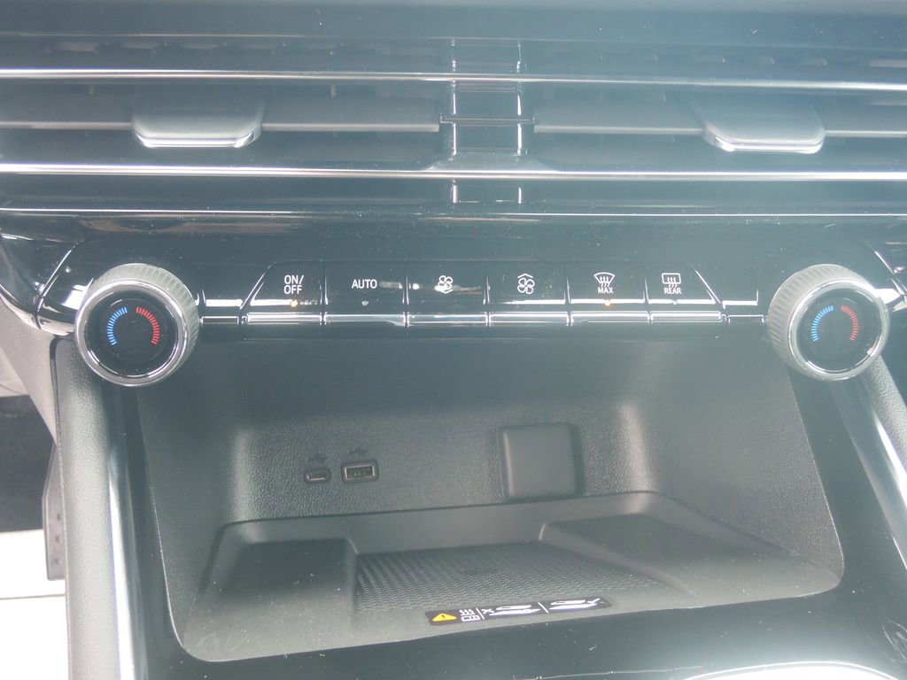 New 2026 Chevrolet Traverse LT image 18