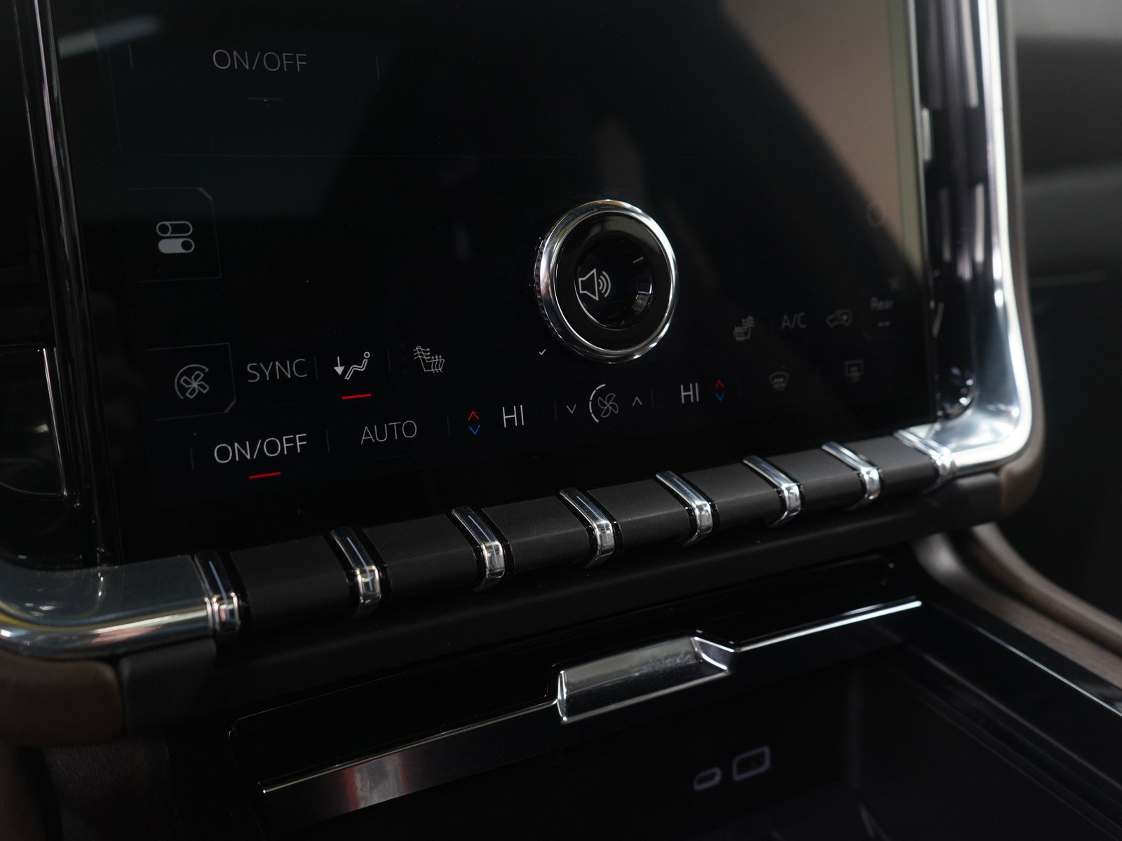 Used 2025 GMC Yukon XL Denali Ultimate w/ LPO, Floor Liner Package image 23