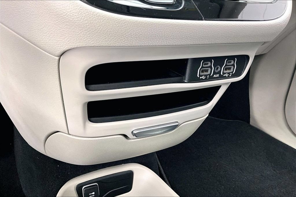 Used 2024 Chrysler Pacifica Touring-L FWD image 33