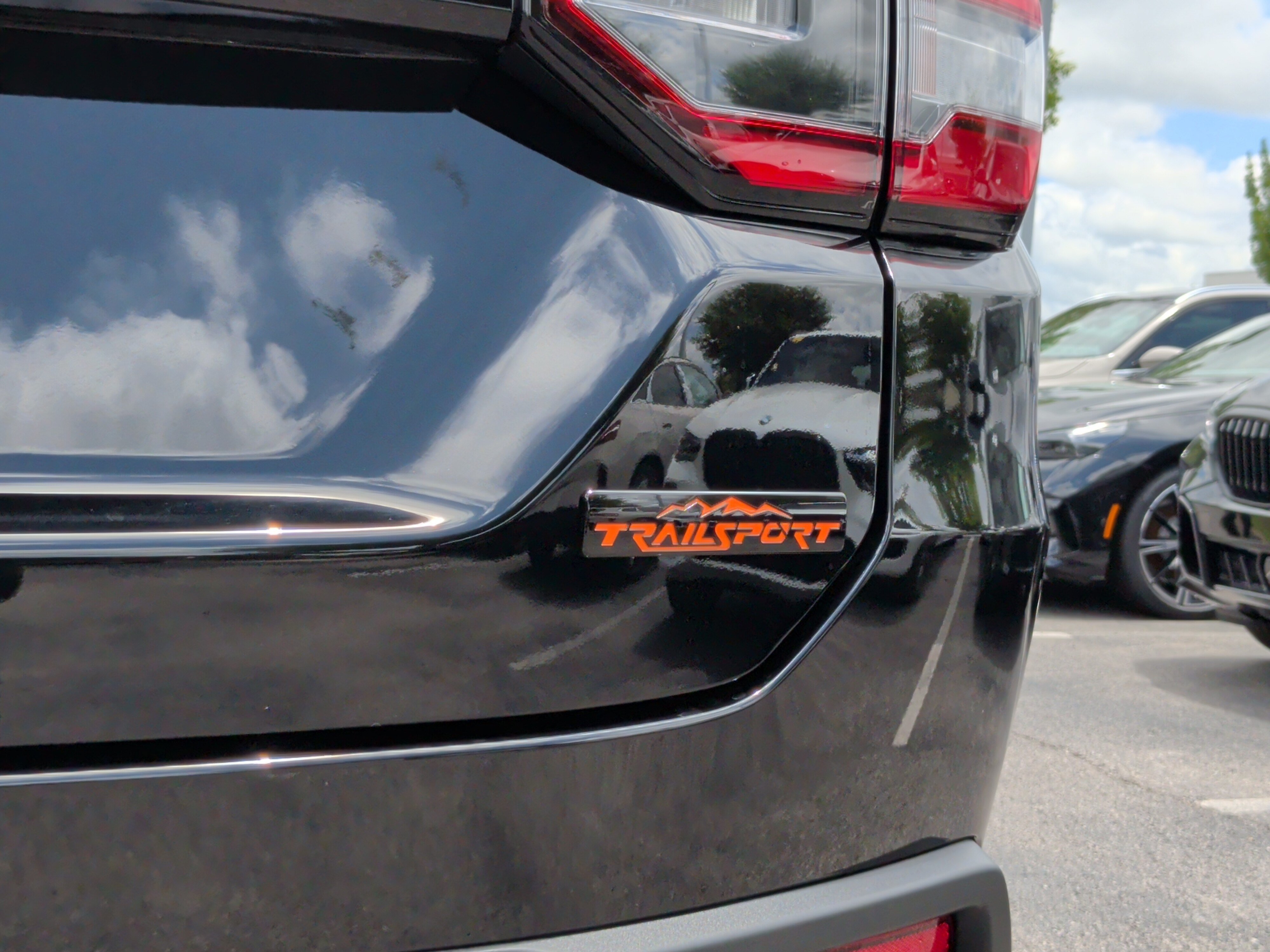 Used 2025 Honda Pilot TrailSport image 11
