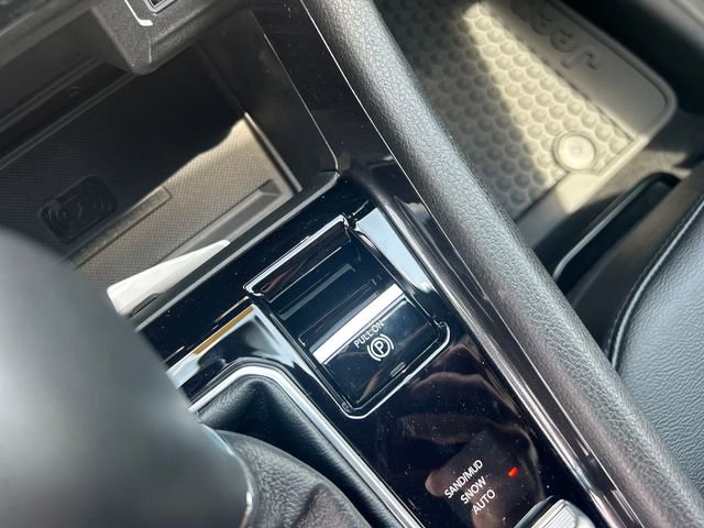 New 2025 Jeep Compass Latitude w/ Sun & Sound Group image 27