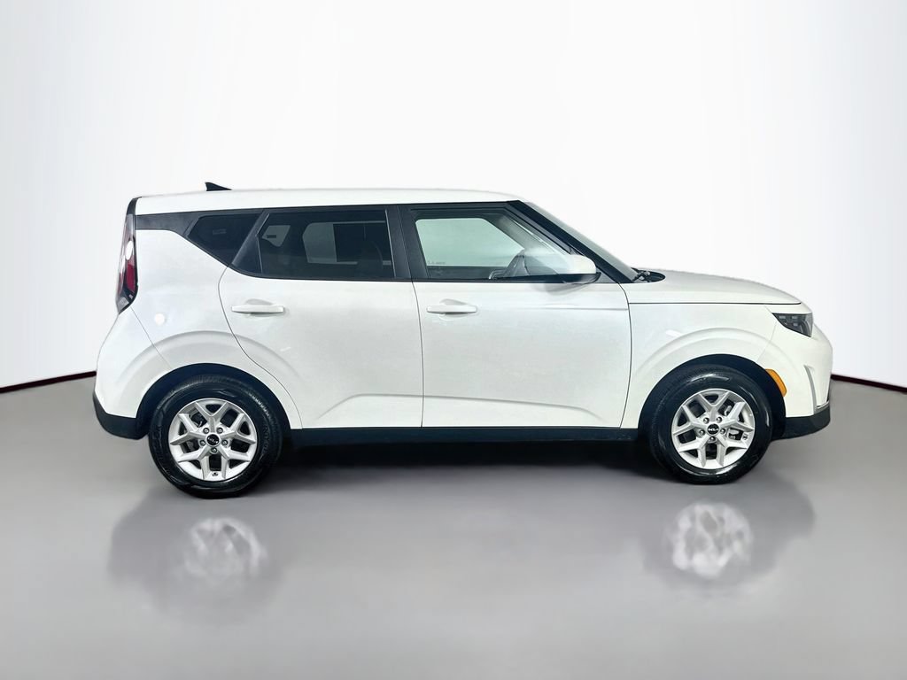 Used 2025 Kia Soul LX w/ LX Technology Package FWD image 7