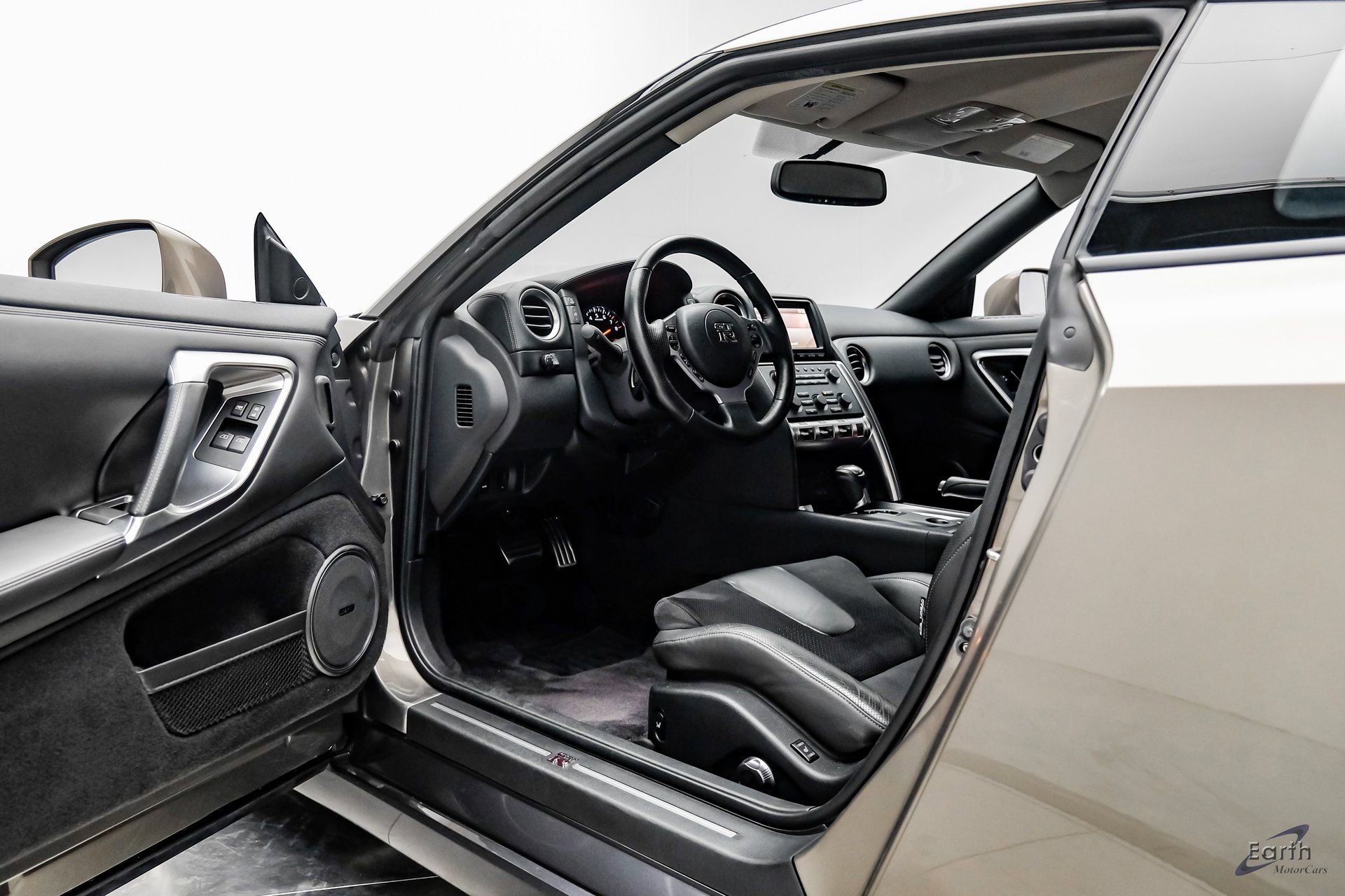 Used 2009 Nissan GT-R Premium image 41