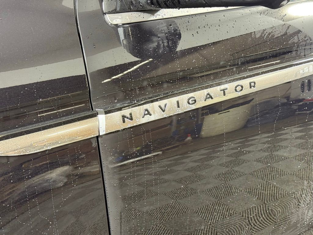 New 2025 Lincoln Navigator Reserve image 9