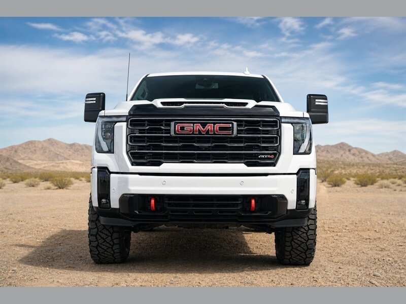 Used 2025 GMC Sierra 2500 AT4 AWD/4WD image 2