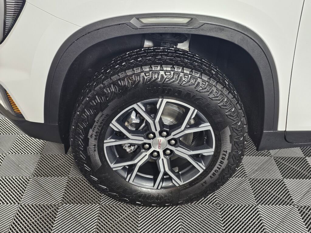 Used 2025 GMC Acadia AT4 image 11