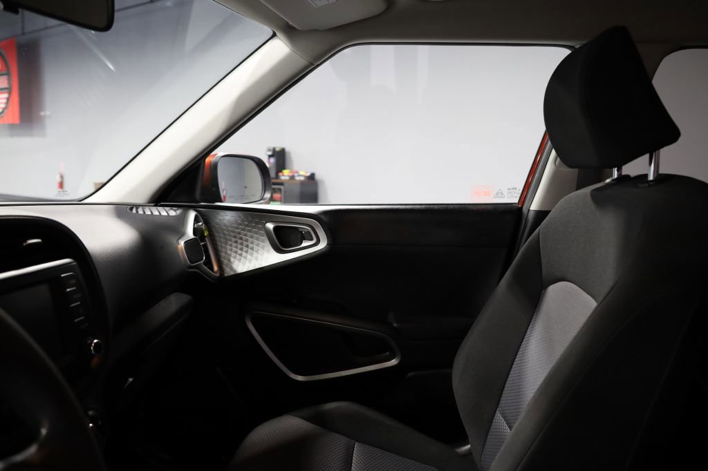 Used 2021 Kia Soul LX image 14