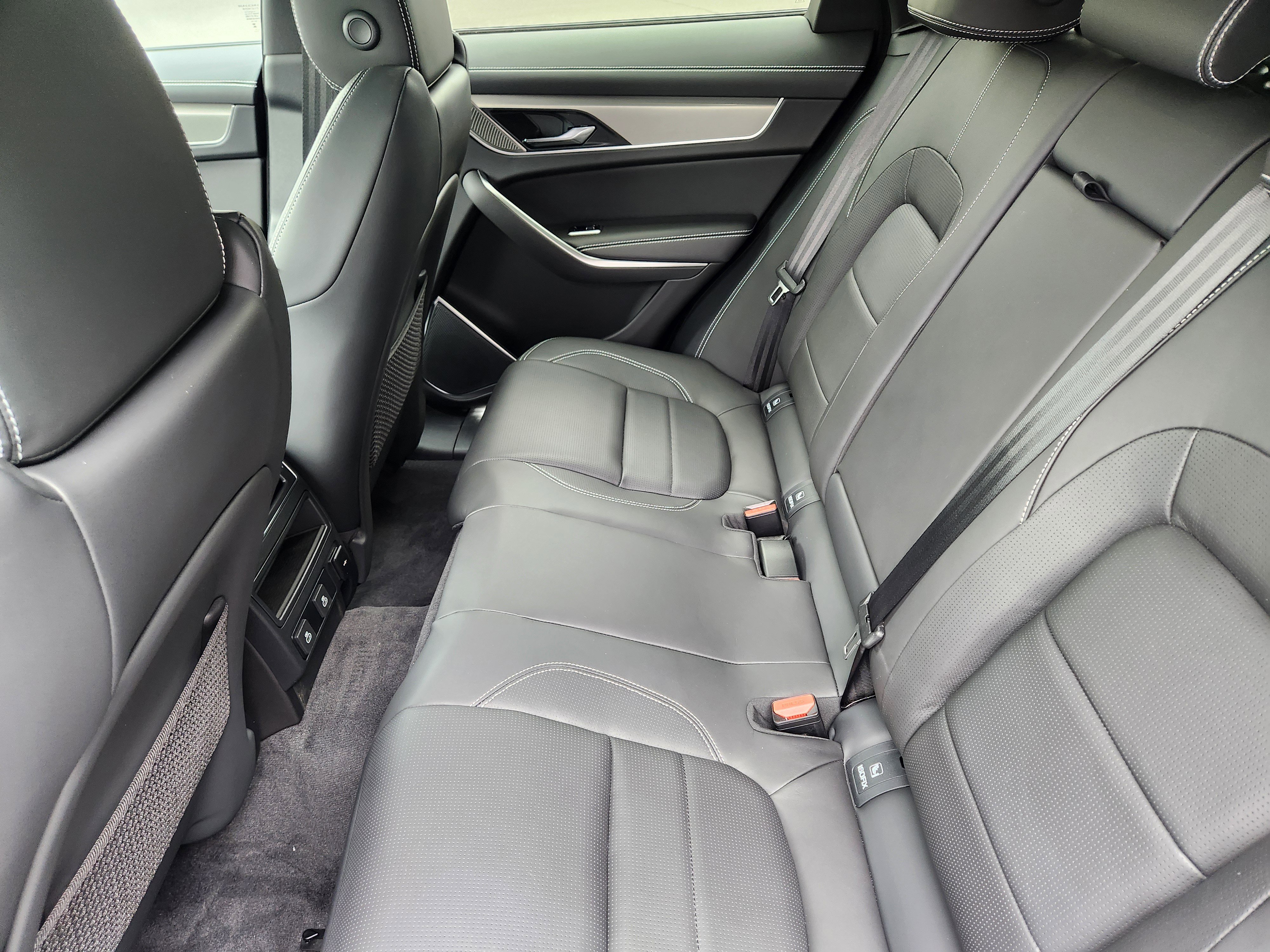 New 2026 Jaguar F-PACE R-Dynamic S image 16