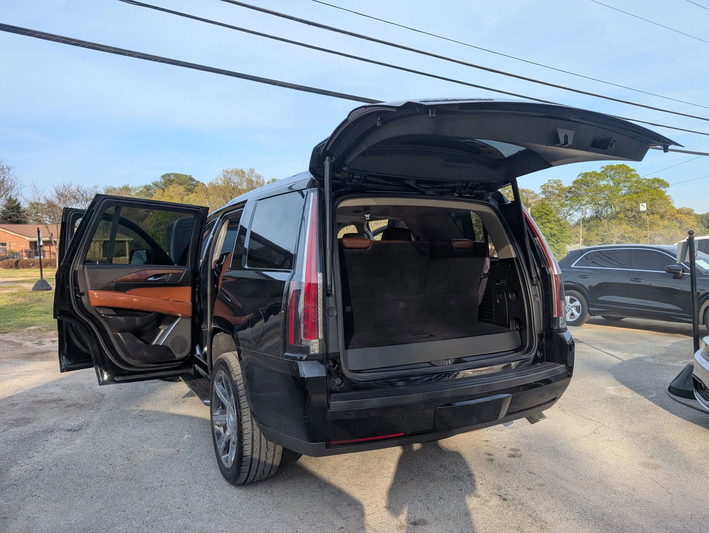 Used 2016 Cadillac Escalade Luxury image 17