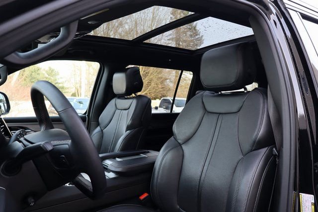 Used 2023 Jeep Wagoneer Series II image 4