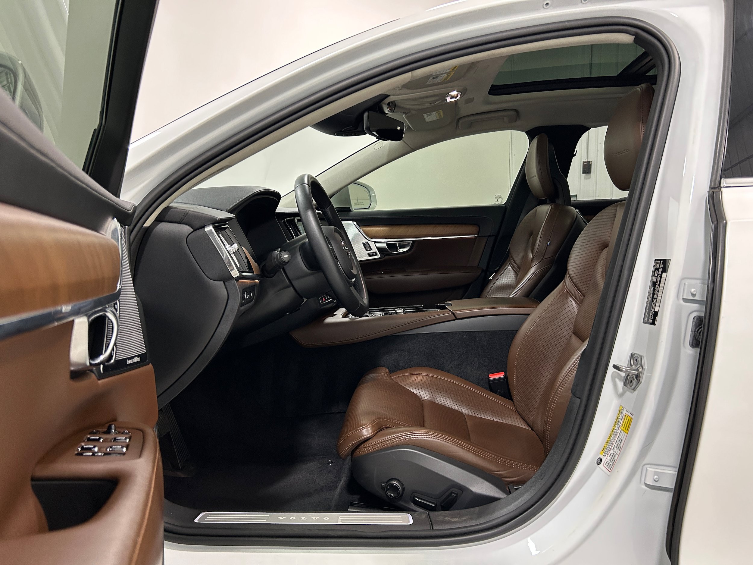 Used 2018 Volvo S90 T8 Inscription w/ Luxury Package AWD/4WD image 4