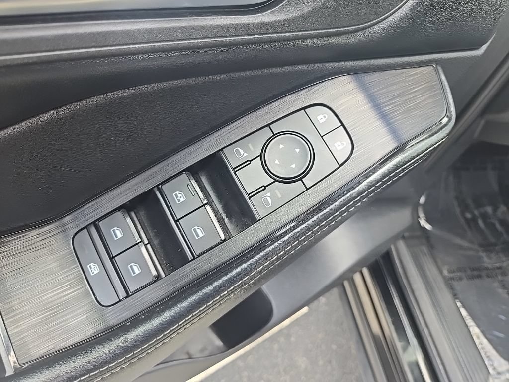 Used 2025 Nissan Rogue SV AWD/4WD image 10