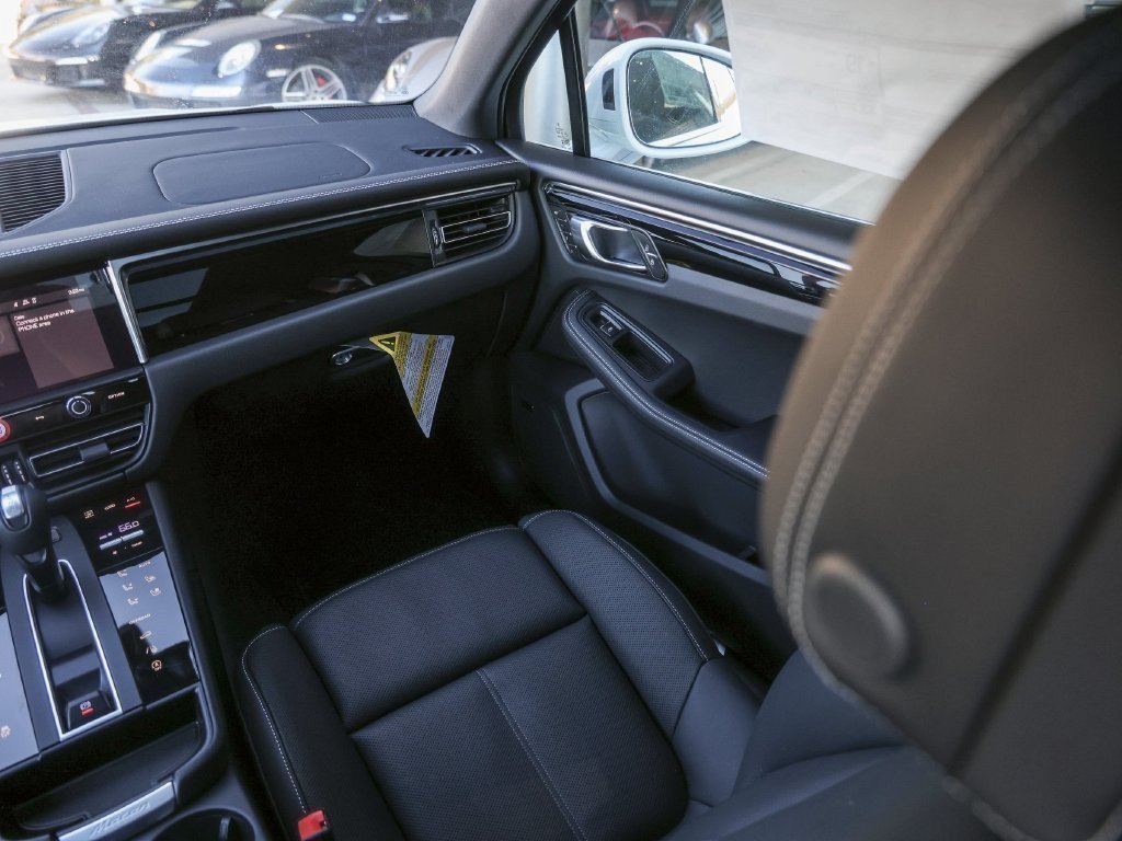 Certified 2026 Porsche Macan S AWD/4WD image 37