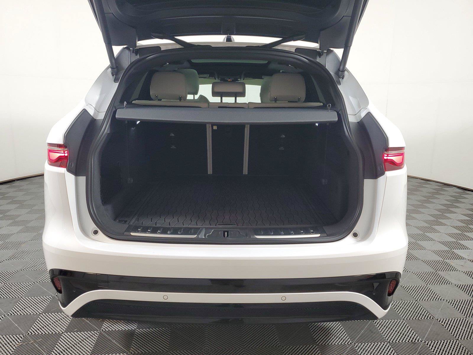 Used 2026 Jaguar F-PACE R-Dynamic S AWD/4WD image 8