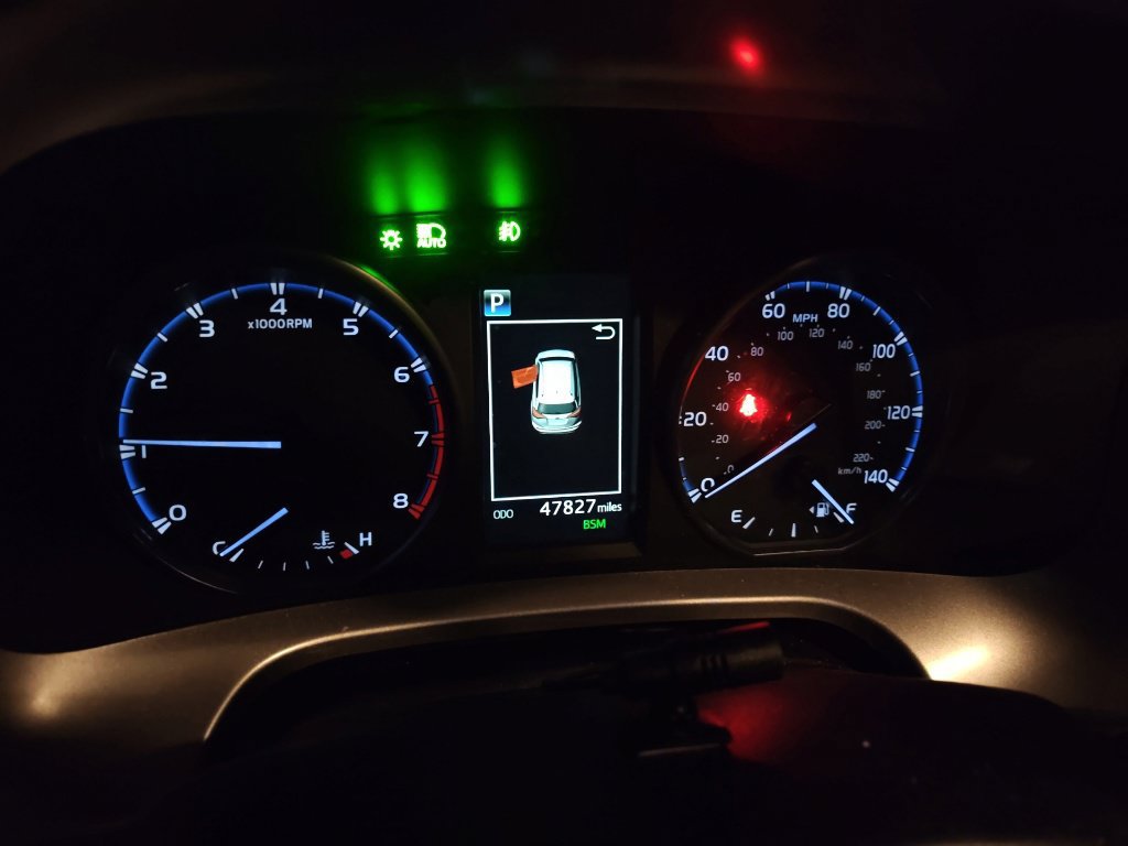 Used 2018 Toyota RAV4 XLE FWD image 8
